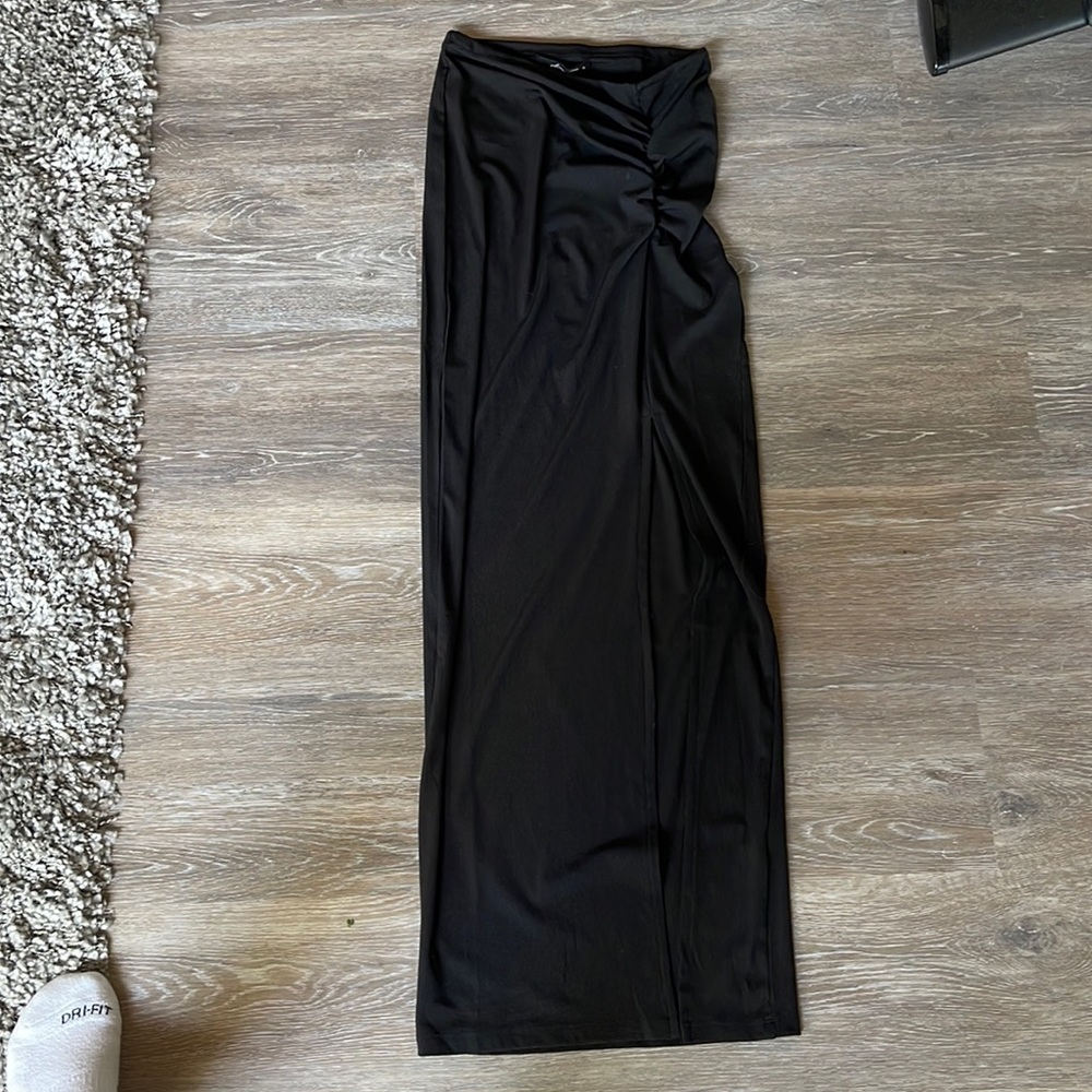 Slinky ribbed skirt with slit